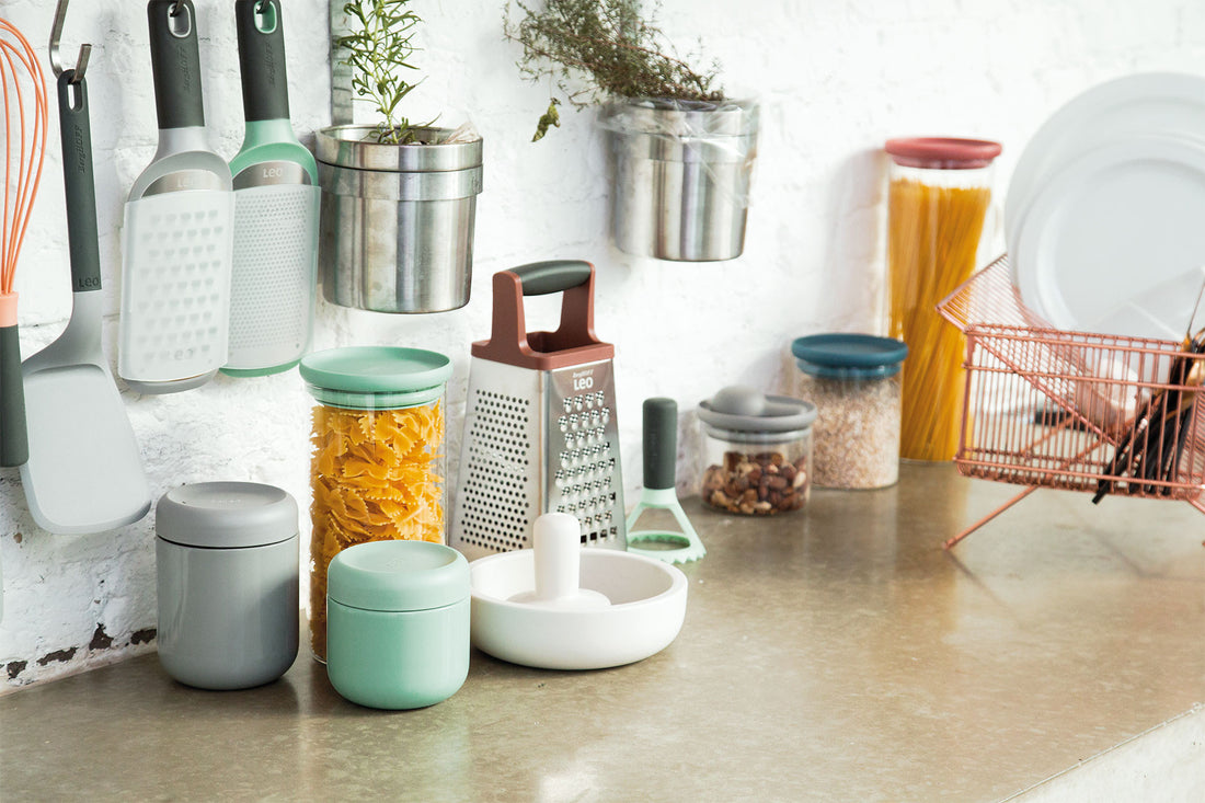 BergHOFF 4-Side Box Grater - Coarse, Fine, Zester and Ultra-Coarse Stainless Steel Blades with Soft-Grip Handle