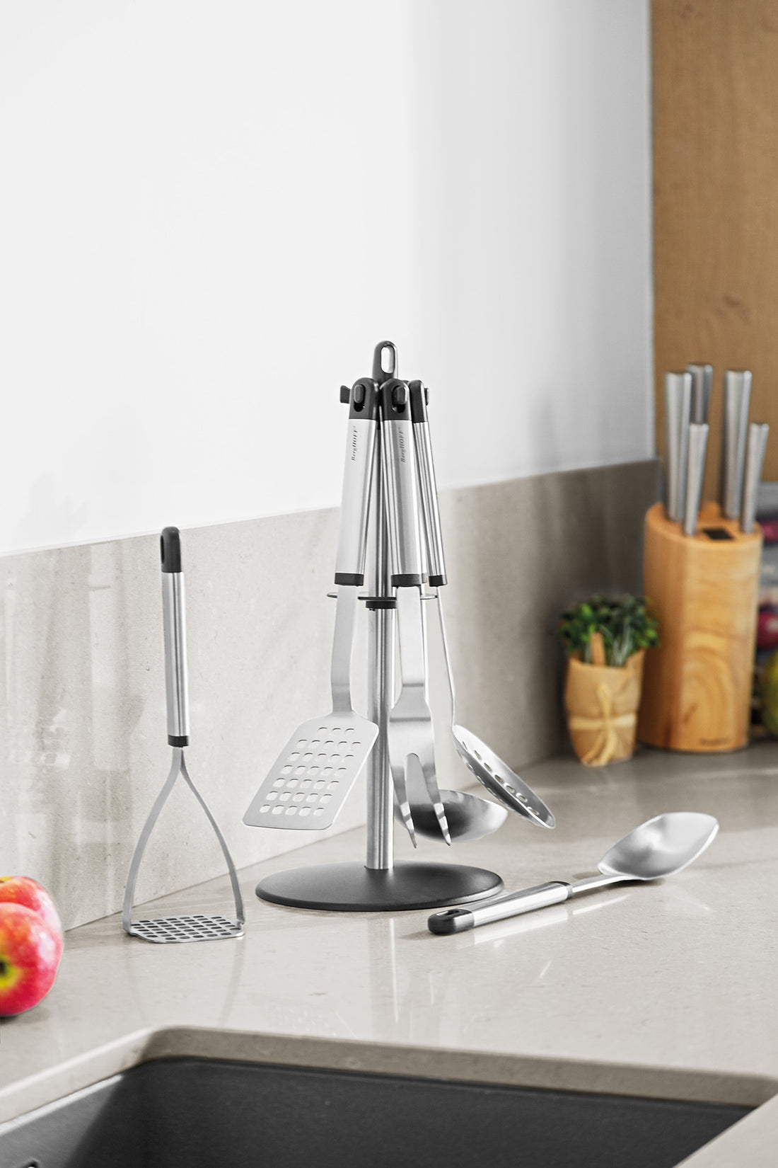 BergHOFF 8-pc Kitchen Utensil Set - Stainless Steel Tools with Wall Racks for Space Saving