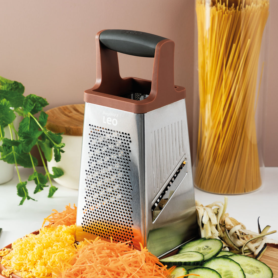BergHOFF 4-Side Box Grater - Coarse, Fine, Zester and Ultra-Coarse Stainless Steel Blades with Soft-Grip Handle